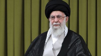 Khamenei Death Reason: अपनों की गद्दारी, CIA-मोसाद का जाल, रक्षा विशेषज्ञों से जानिए कैसे खामेनेई का हुआ अंत उंगली में तिलिस्मी रत्न, चाय, सिगार और उर्दू शायरी का शौक! पावरफुल लीडर से अलग कैसी थी खामेनेई की शख्सियत?