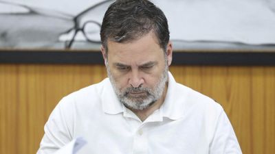 मिसाइल धमाकों के बीच स्वदेश लौटीं पीवी सिंधु, दुबई से भारत में आकर दी बड़ी प्रतिक्रिया Rahul Gandhi: अकेलेपन को लेकर राहुल गांधी ने तोड़ी चुप्पी, जुबां पर आया दिल का हाल! वीडियो वायरल