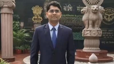 मिठाई की दुकान से DSP की कुर्सी तक! UPSC की असफलता नहीं तोड़ पाई हौसला, पहले एटेम्पट में Raju Modanwal बने DSP