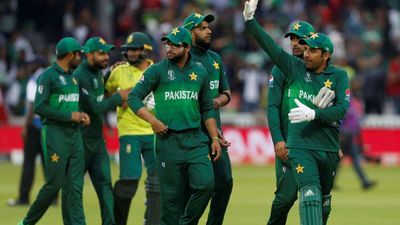 विश्व कप की हार के बाद पाकिस्तान क्रिकेट में मची खलबली, भारत को हराने वाले चैम्पियन कप्तान का अचानक संन्यास