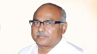  Surabhi Khandelwal: मध्यप्रदेश बीजेपी प्रदेशाध्यक्ष की बेटी  हार्ट अटैक से मौत, लंबे समय से थीं बीमार