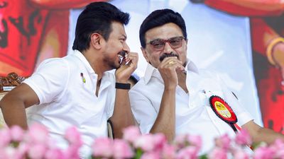 Opinion Poll: तमिलनाडु में कौन मारेगा बाजी? DMK या AIADMK—किसकी बनेगी सरकार? सर्वे में चौंकाने वाले आंकड़े 