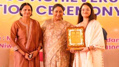 UPSC Achievers Ceremony: दिल्ली के टॉपर्स को CM ने दिया सम्मान, बोलीं-'ये हैं देश का भविष्य'
