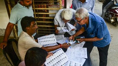 Assembly Elections 2026: होली के बाद 5 राज्यों में बजेगा चुनावी बिगुल, बंगाल में 7 फेज में वोटिंग West Bengal Voter List 2026: 60 लाख से ज्यादा नाम वोटर लिस्ट से कटे, 7 करोड़ से कम हुए टोटल वोटर