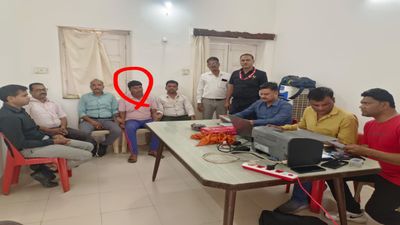 Indore Lokayukta News: पेंशन के नाम पर घूस! लोकायुक्त का बड़ा ट्रैप, पति के जरिए रिश्वत लेते पकड़ी गई कर्मचारी