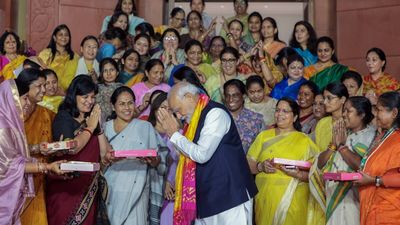 Women Reservation: 2029 से पहले 33% महिला आरक्षण! लोकसभा सीटें 816, महिला MP की संख्या 273, हर डिटेल 