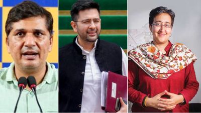 'जो डर गया, समझो मर गया'- Raghav Chadha को लेकर AAP ने खोला मोर्चा, आतिशी-सौरभ भारद्वाज ने गिनवाईं गलतियां