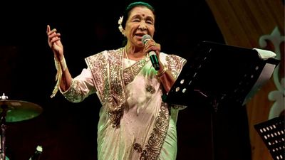 आशा भोसले ने अंतिम बार किस क्रिकेटर से की मुलाक़ात, मिलने के एक महीने बाद मौत, खिलाड़ी अब IPL में शामिल