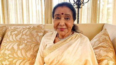 आशा भोसले ने अंतिम बार किस क्रिकेटर से की मुलाक़ात, मिलने के एक महीने बाद मौत, खिलाड़ी अब IPL में शामिल