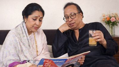 Asha Bhosle के मटन कोरमा का वो 'तीखा' सच, सुरों की मल्लिका का वो अनसुना किस्सा,जिसने बदल दी आरडी बर्मन की शाम!