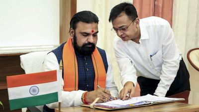 VIDEO: नए CM सम्राट चौधरी से शपथ ग्रहण में कहां हुई गलती? RJD ने वीडियो शेयर कर कसा तंज