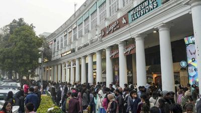 Delhi Aaj Kya Khula Kya Bandh: गुड फ्राइडे के बाद आज 4 अप्रैल को खुले हैं बैंक-स्कूल? बाजारों का क्या है हाल?