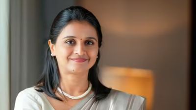 Ex IPS Shivdeep Lande: 'बेटी ईश्वर का सबसे बड़ा उपहार', कौन हैं लांडे? क्यों हुए बीवी के सामने नतमस्तक? 