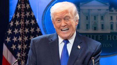 Trump Tariffs: दवाओं पर लगेगा 100% टैरिफ! ट्रंप ने कड़े किए मेटल इंपोर्ट के नियम, भारत पर कितना होगा असर?