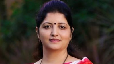 Rupali Chakankar की बहन प्रतिभा स्‍वयंभू बाबा आशोक खरात केस में फंसी, 132 फर्जी खाते, 62 करोड़ का लेनदेन 