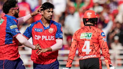 SRH vs PBKS: पंजाब किंग्स टीम ने हैदराबाद के खिलाफ मैच में क्यों पहनी काली पट्टी? दुखद घटना कर देगी भावुक