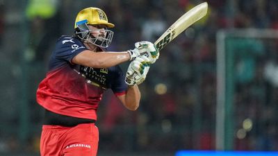 6,6,6,6,6,6,6,6! टिम डेविड के तूफ़ान के सामने उड़ गई CSK की गेंदबाजी, RCB ने बनाया IPL 2026 का सबसे बड़ा स्कोर