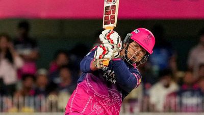 RR vs RCB: वैभव सूर्यवंशी ने हिला डाली रिकॉर्ड बुक, 15 गेंदों में फिफ्टी जड़कर कई कीर्तिमान किए अपने नाम