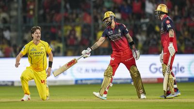 RCB vs CSK: रोहित शर्मा का सालों पुराना रिकॉर्ड ध्वस्त, चिन्नास्वामी में कोहली ने रचा इतिहास, बने नंबर-1