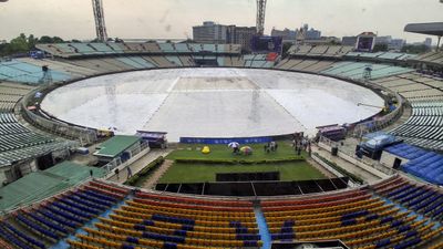 KKR vs PBKS Weather Report: कोलकाता में बारिश के साथ तूफान का अलर्ट, अगर धुला मैच तो किसे मिलेगा फायदा? 