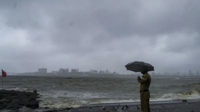 Maharashtra Weather: 12 जिलों में Rain Alert लेकिन Mumbai में सताएगी उमस, क्या है मानसून का ताजा अपडेट? 
