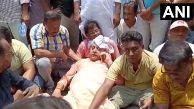 अभिषेक के बाद TMC सांसद कल्याण बनर्जी पर जानलेवा हमला, प्रदर्शनकारियों ने दिखाए काले झंडे
