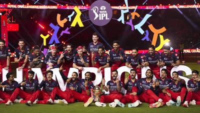 IPL 2026 Stats: इस सीजन में बने 27,450 रन, खिलाड़ियों ने जड़े 1,426 छक्के, बना नया इतिहास