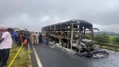 कुरनूल में कावेरी बस हादसा: यात्रियों की सूची जारी, 25 नामों की पुष्टि