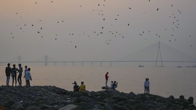 Mumbai Weather Update: Bright Winter Day; AQI Remains Poor As PM2.5 Levels Stay Well Above Safe Limits