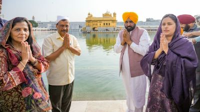 Arvind Kejriwal Visits Sri Harmandir Sahib With Bhagwant Mann After Court Ruling Vindicates Him