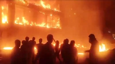 Massive Fire Breaks Out at Furniture Showroom Near Chandanagar Police Station, Panic in Area