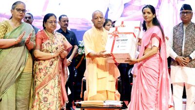 CM Yogi Adityanath Launches Digital Upgrade for Anganwadi Centres, Distributes Nearly 70,000 Smartphones