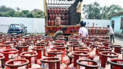 38 Domestic LPG Cylinders Seized In Madhya Pradesh’s Chhatarpur Amid Shortage Fears & Black Marketing