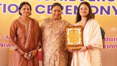 Delhi CM Rekha Gupta Honours Civil Services Toppers, Praises Hard Work and Dedication