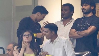 Who Is The Mysterious Man With Ajith's Daughter Anoushka At Chepauk? Netizens Wonder