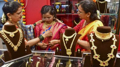 Today Gold Rate In Chennai & Madurai:Prices Dip Slightly Amid Weak Trend On April 9