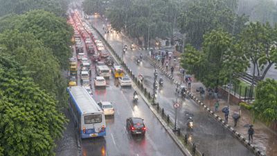 Karnataka Rains Till May 3: IMD Warns of Thunderstorms, Hail Across 25+ Districts as More Rain Clouds Move In