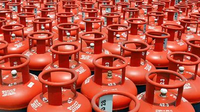Commercial LPG Price Hiked By ₹195.5, 19 Kg Cylinder Now Costs ₹2,078.50 In Delhi