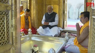 PM Modi Offers Prayers at Shri Kashi Vishwanath Temple, Engages Supporters in City Roadshow