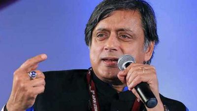 Shashi Tharoor Convoy Stopped in Kerala's Malappuram, Security Personnel Allegedly Assaulted During Campaign 