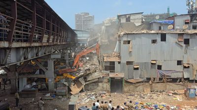 Bandra East Anti-Encroachment Drive Sparks Violence, Police Register FIR Against Protesters