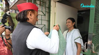 Akhilesh Yadav Meets Mamata Banerjee In Kolkata, Backs Her After Bengal Results, Says, 'You Haven’t Lost'