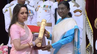 Padma Awards 2026: Hema Malini Receives Padma Vibhushan On Behalf of Late Dharmendra