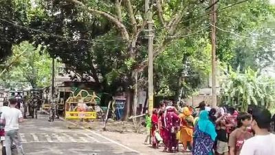 Around 100 Undocumented Bangladeshi Immigrants Gather Near BSF Check Post In North 24 Parganas