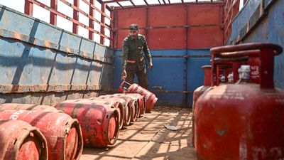 LPG Price Spike Forces Bengaluru Eateries to Revise Menu Rates