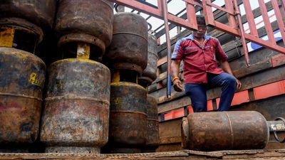 Gas Cylinder Prices Hike: After Petrol-Diesel, Will Cooking Gas Become Costlier Too? Check Rates in Your City
