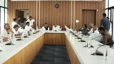 Siddaramaiah’s Breakfast Meet Turns Emotional as Ministers Tear Up Over Resignation Decision