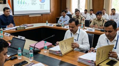 Salary Cuts, Show-Cause Notices Issued In Meerut IGRS Review; Pilibhit Questions Excess Urea Sales