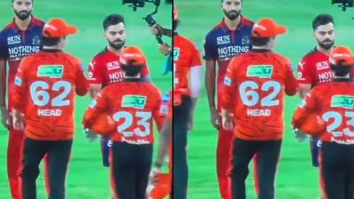 IPL 2026 SRH Vs RCB: Virat Kohli Ignoes Handshake With Travis Head, Video Goes Viral