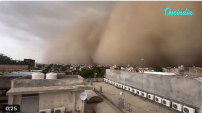 Delhi Hit by Powerful Dust Storm; IMD Sounds Red Alert for Rain, Thunderstorms, Delhi Airport Issues Advisory